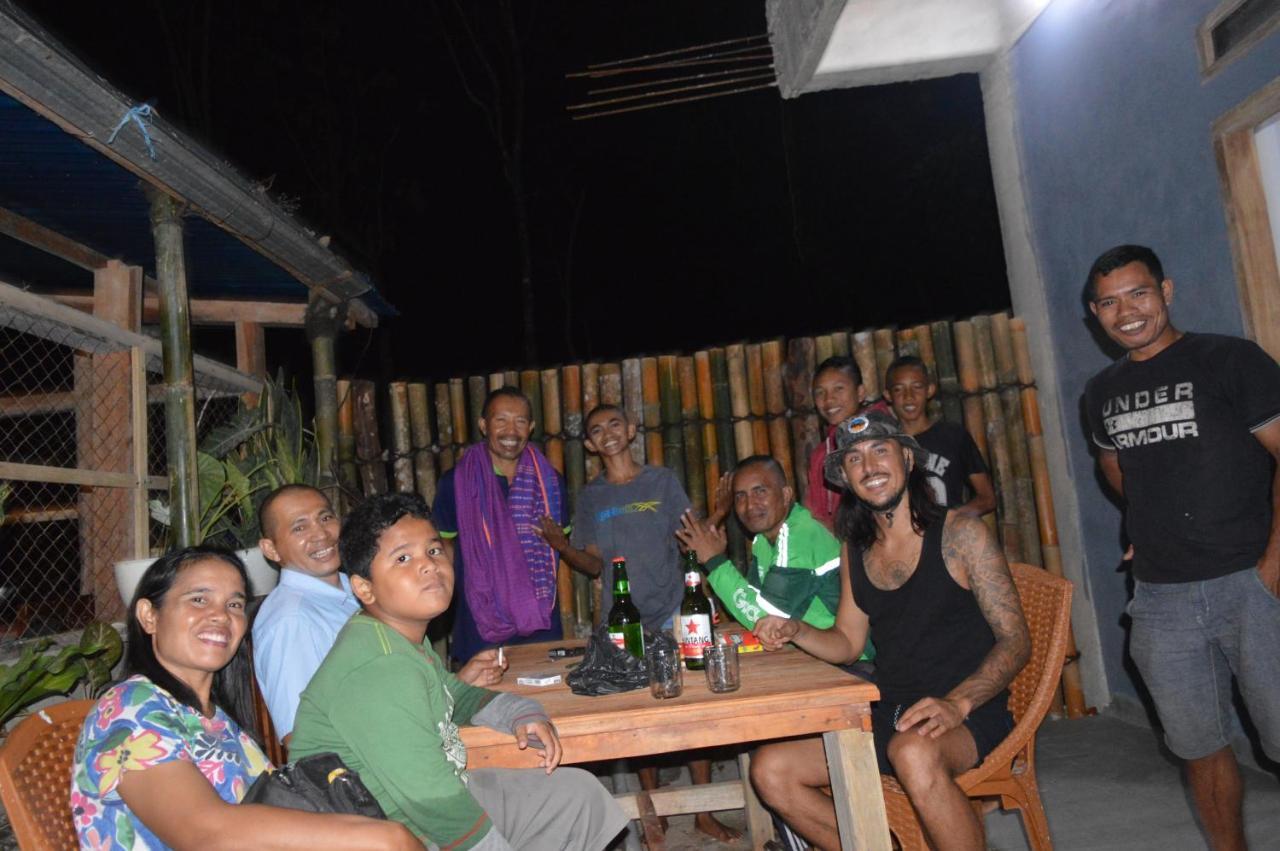 Labuan Bajo Mahoni Guesthouse Dış mekan fotoğraf