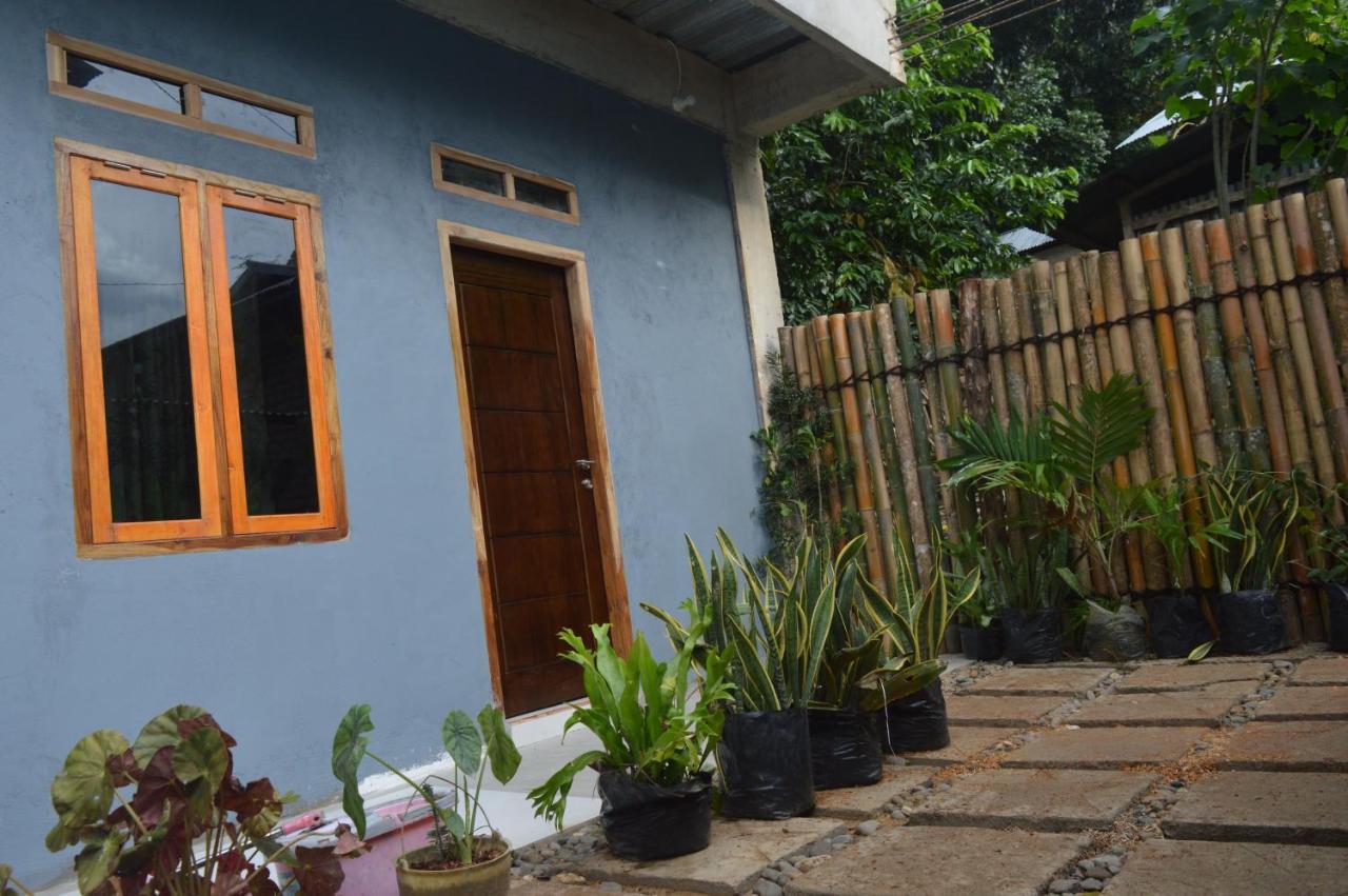 Labuan Bajo Mahoni Guesthouse Dış mekan fotoğraf