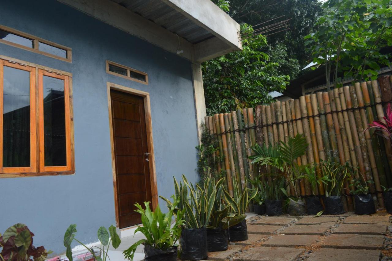 Labuan Bajo Mahoni Guesthouse Dış mekan fotoğraf