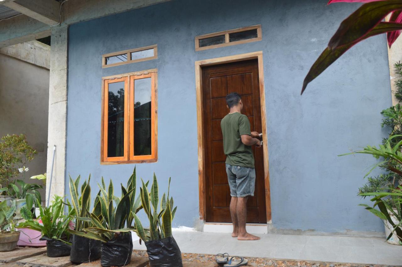 Labuan Bajo Mahoni Guesthouse Dış mekan fotoğraf