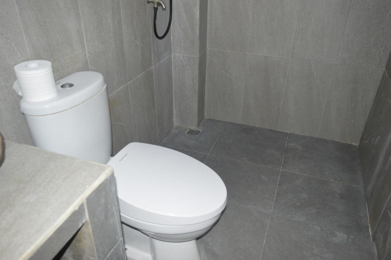 Labuan Bajo Mahoni Guesthouse Dış mekan fotoğraf