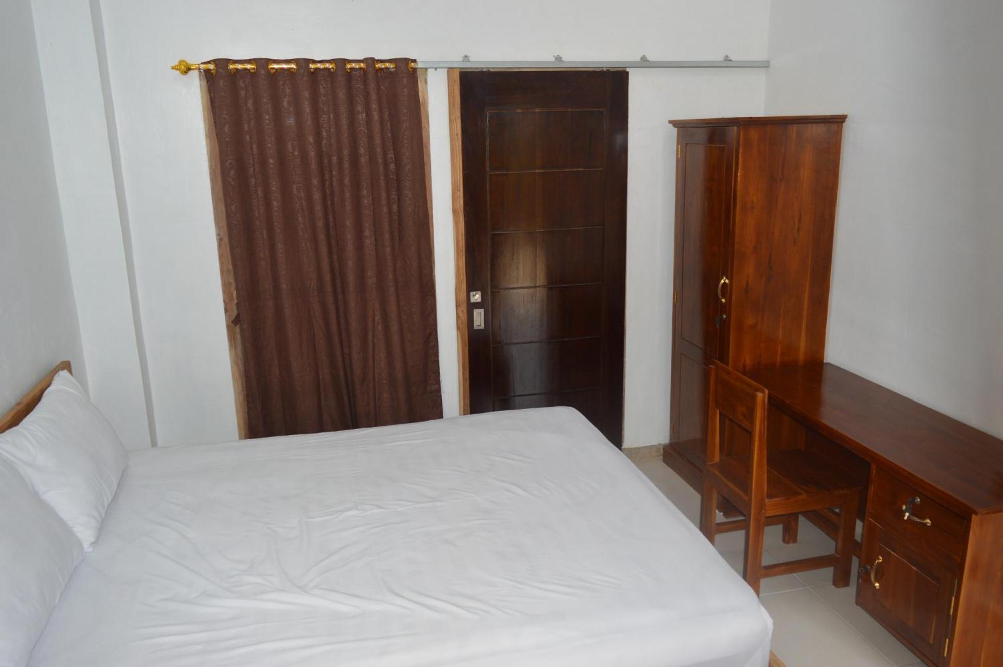 Labuan Bajo Mahoni Guesthouse Dış mekan fotoğraf