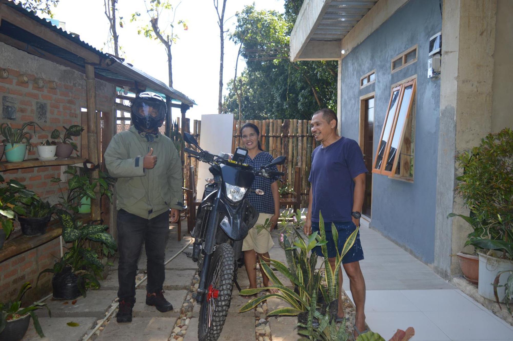 Labuan Bajo Mahoni Guesthouse Dış mekan fotoğraf
