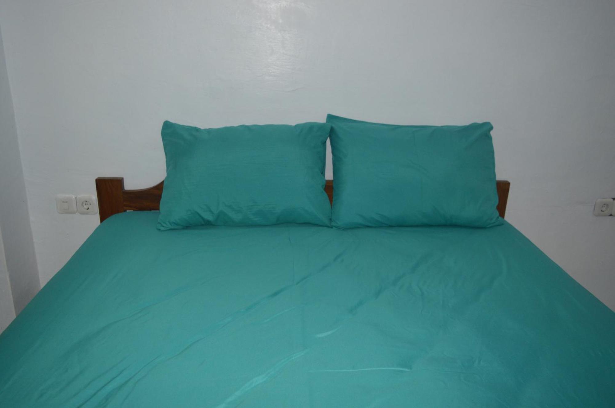 Labuan Bajo Mahoni Guesthouse Dış mekan fotoğraf