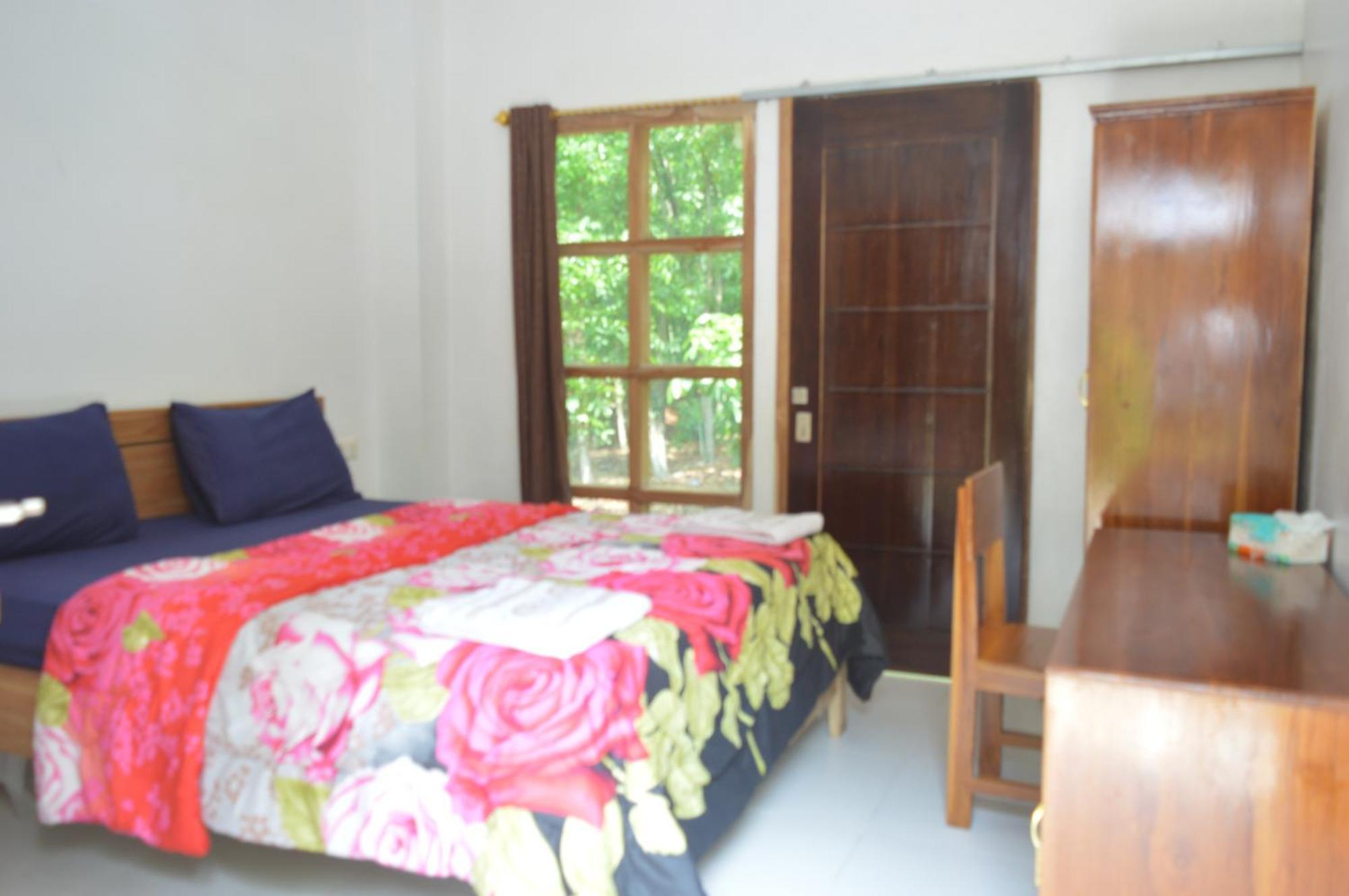Labuan Bajo Mahoni Guesthouse Dış mekan fotoğraf